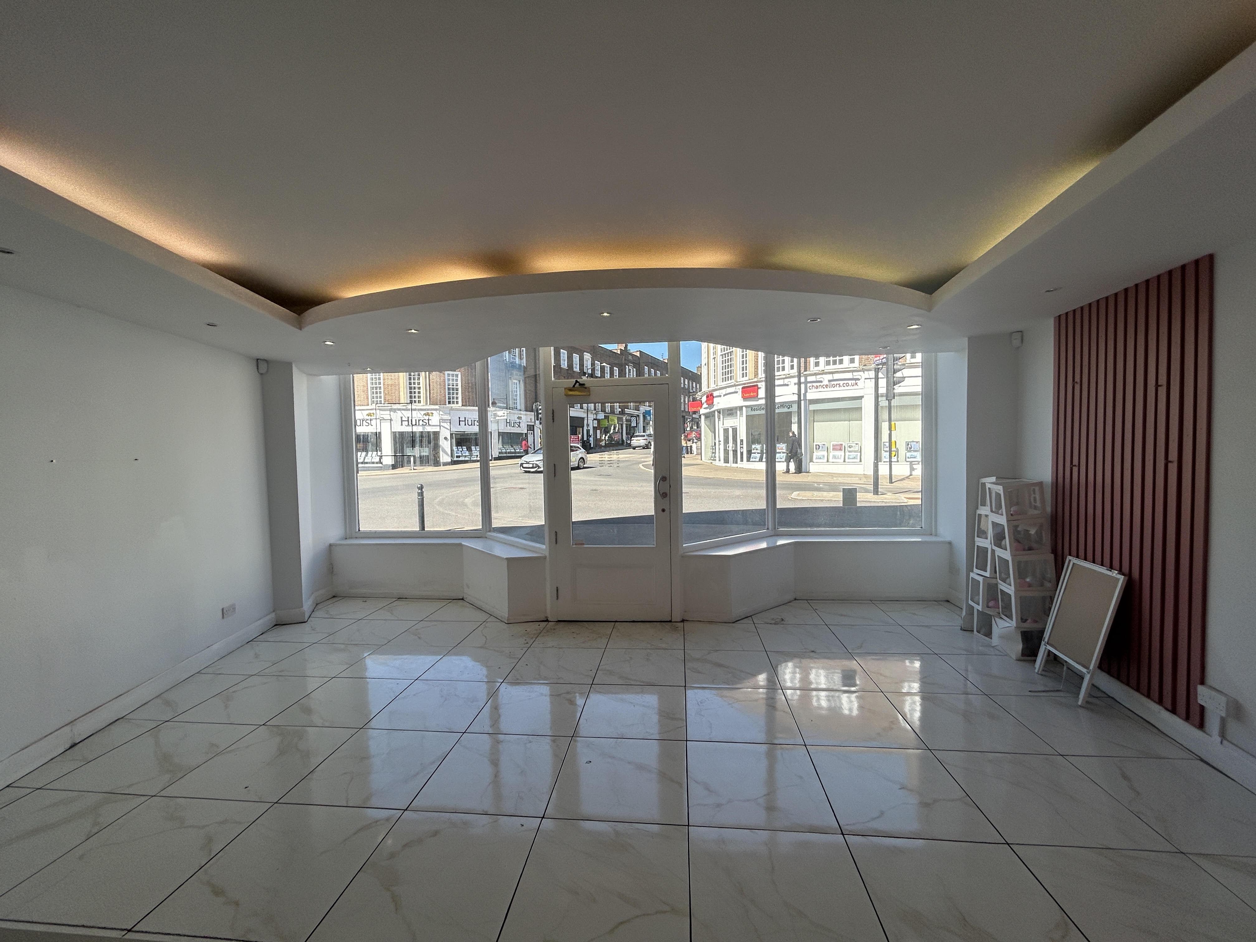 Retail/Shop in High Wycombe - photo 2